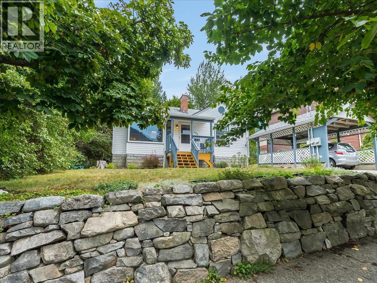 908 Fifth Street Property Photo 3