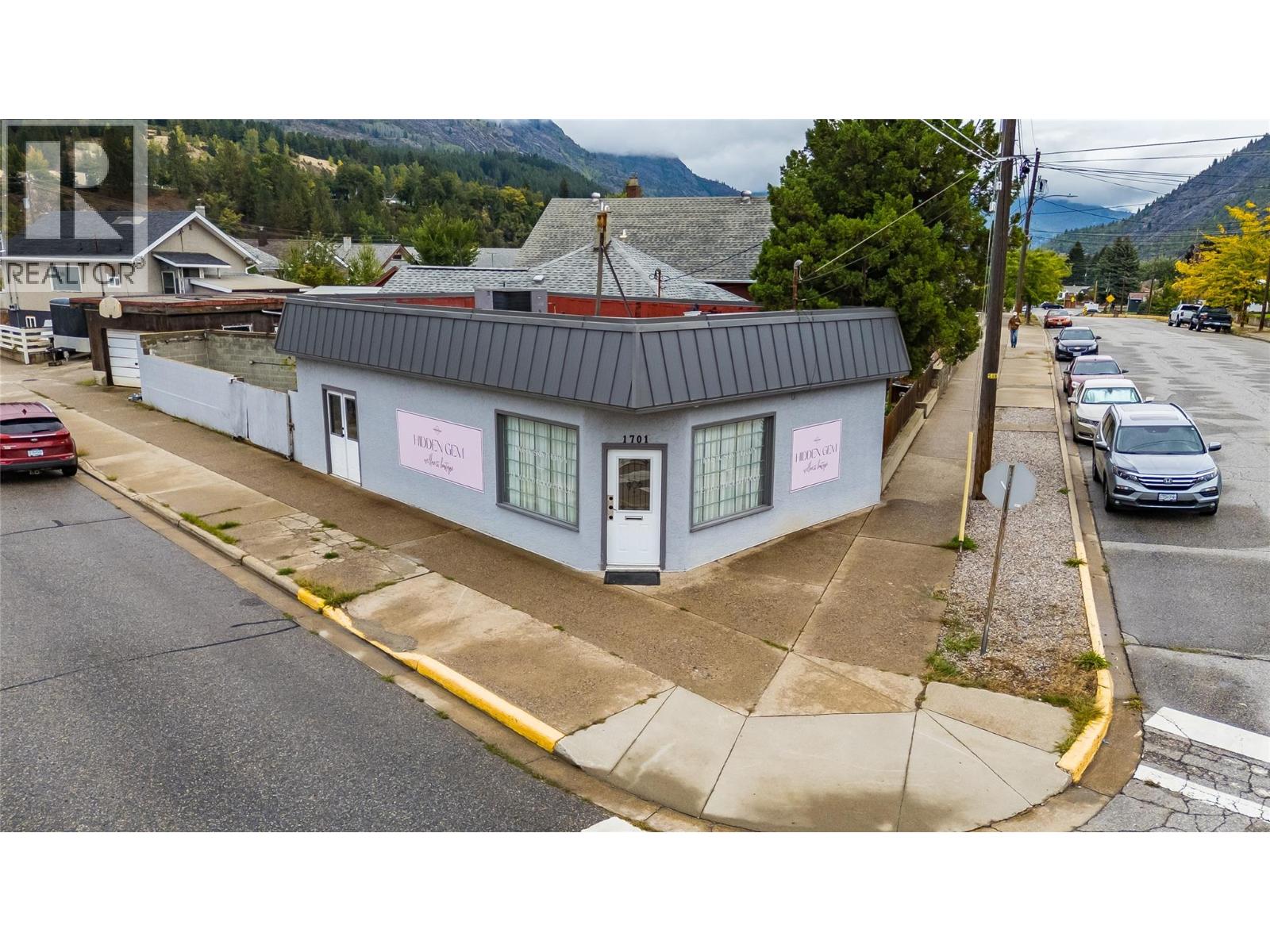1701 Third Avenue Property Photo 1