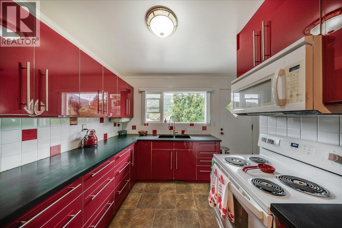678 Schofield Highway Property Photo 3
