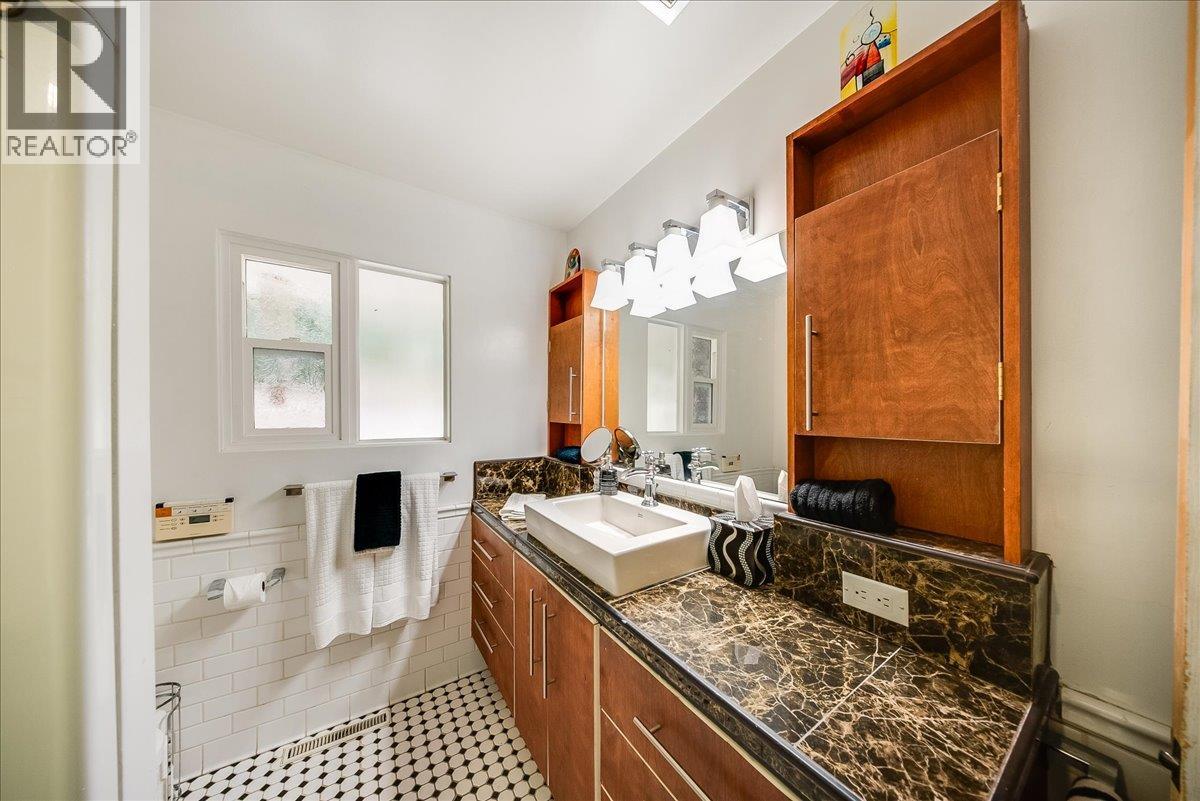 678 Schofield Highway Property Photo 14