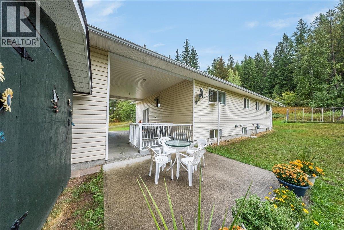 1764 Green Road Property Photo 7