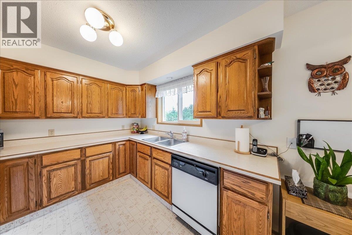 1764 Green Road Property Photo 25