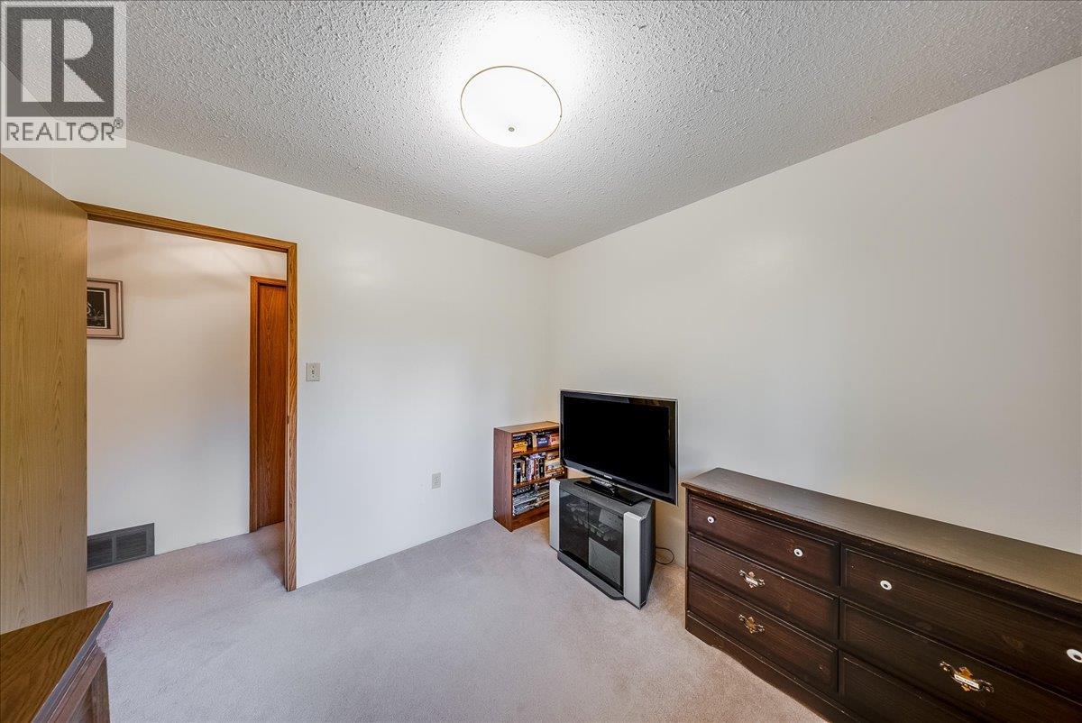 1764 Green Road Property Photo 32
