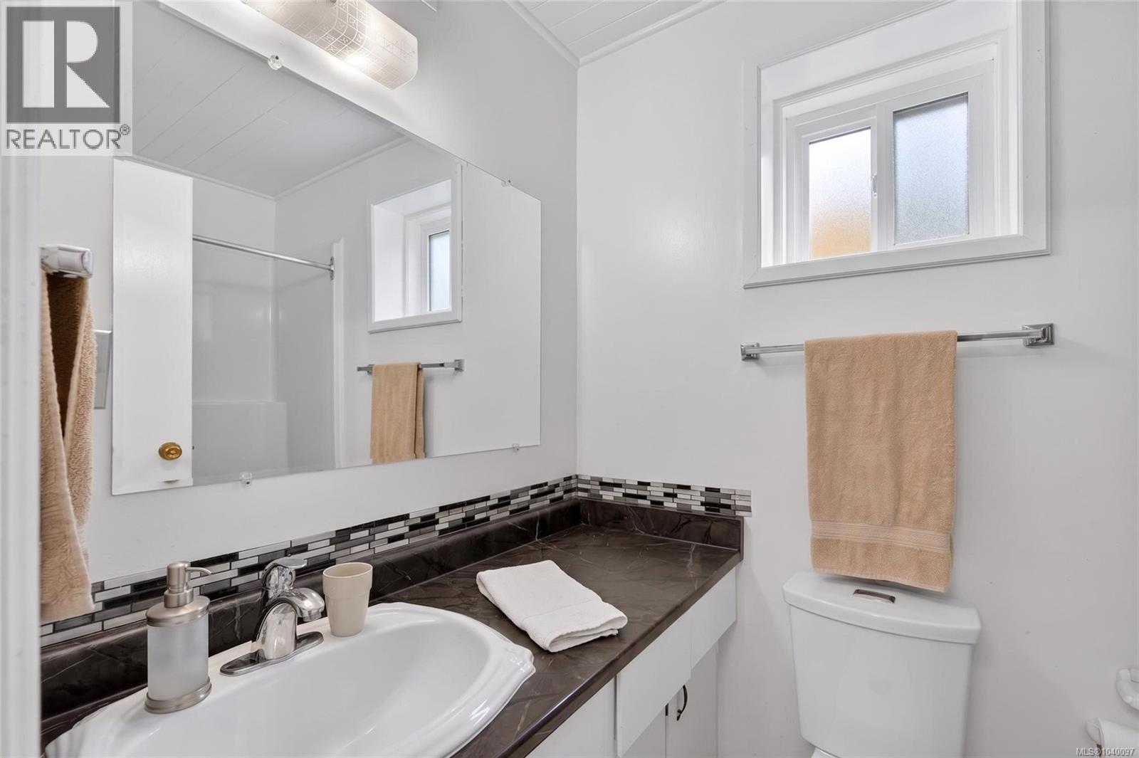 680 View Ave Property Photo 18