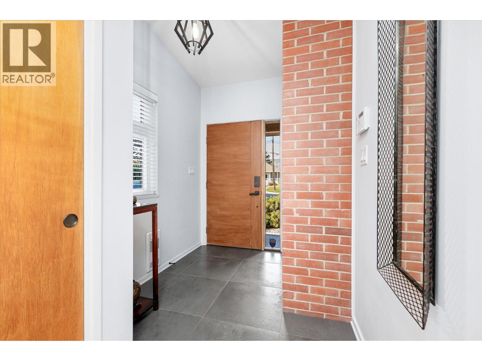 158 Grandview Street Property Photo 4