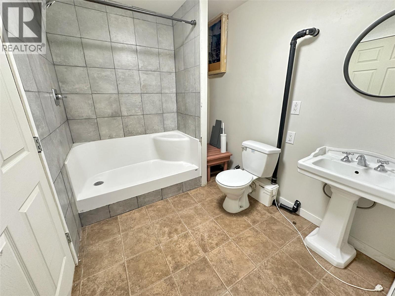 569 Auburn Crescent Property Photo 15