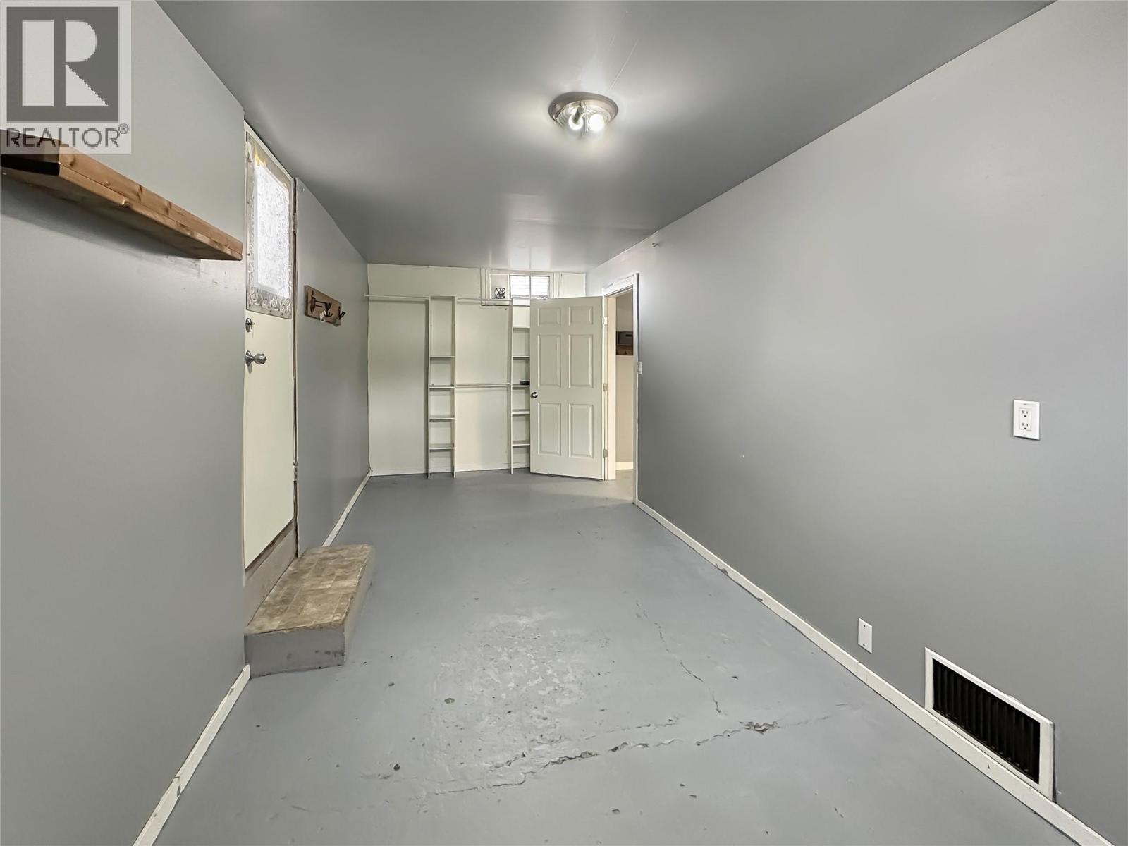 569 Auburn Crescent Property Photo 17