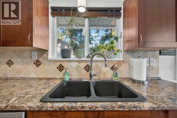 996 Arras Road Property Photo 7
