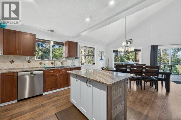 996 Arras Road Property Photo 9