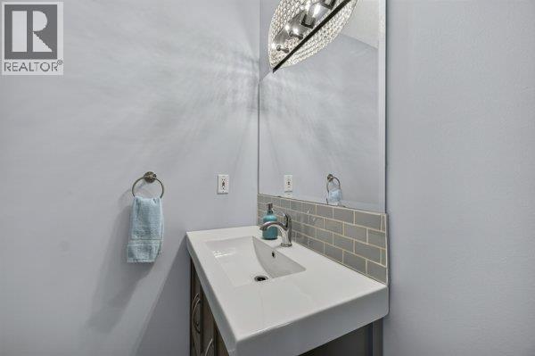996 Arras Road Property Photo 32