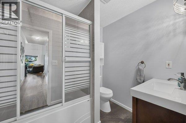 996 Arras Road Property Photo 33