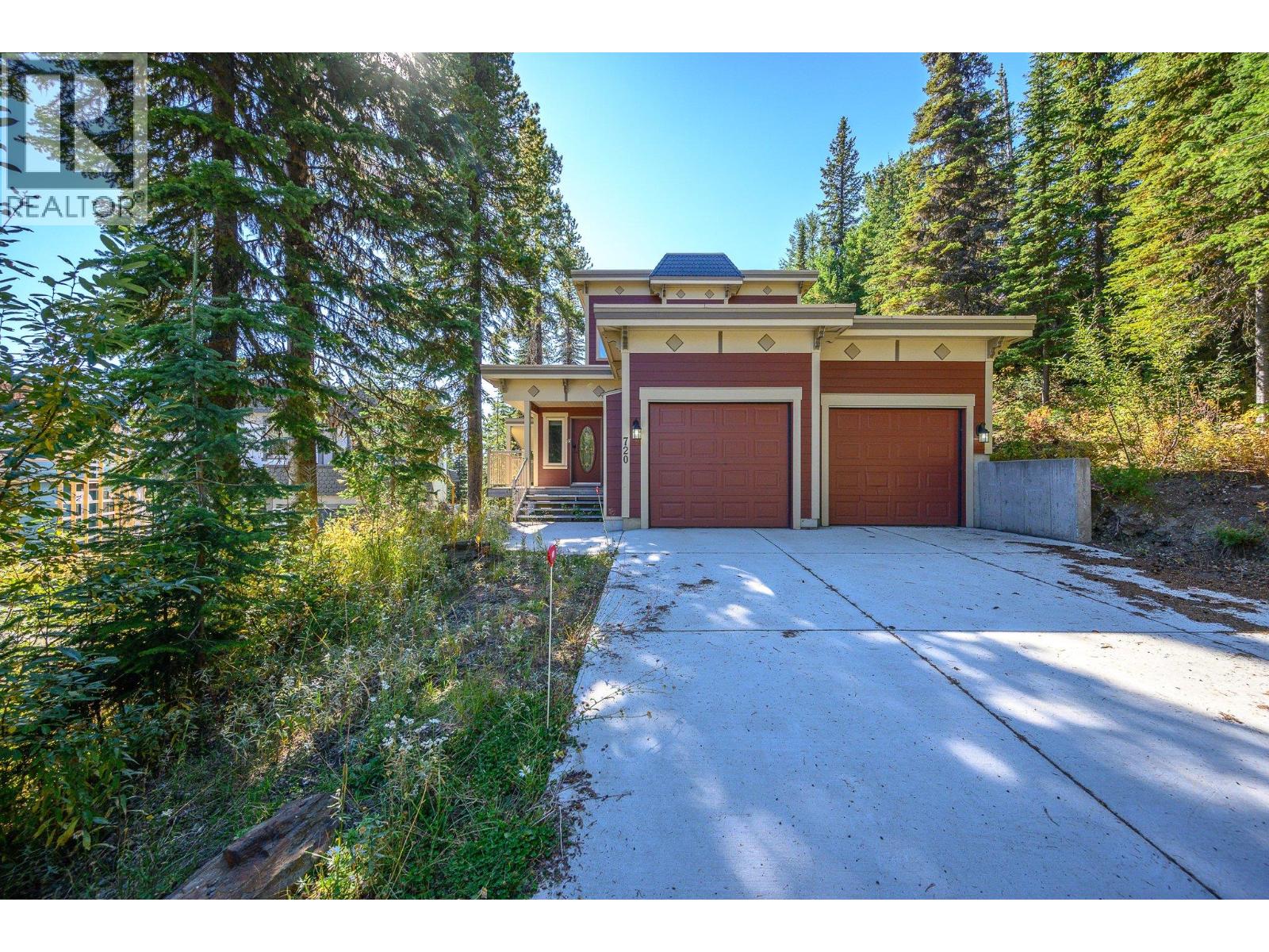 720 Monashee Court Property Photo 1