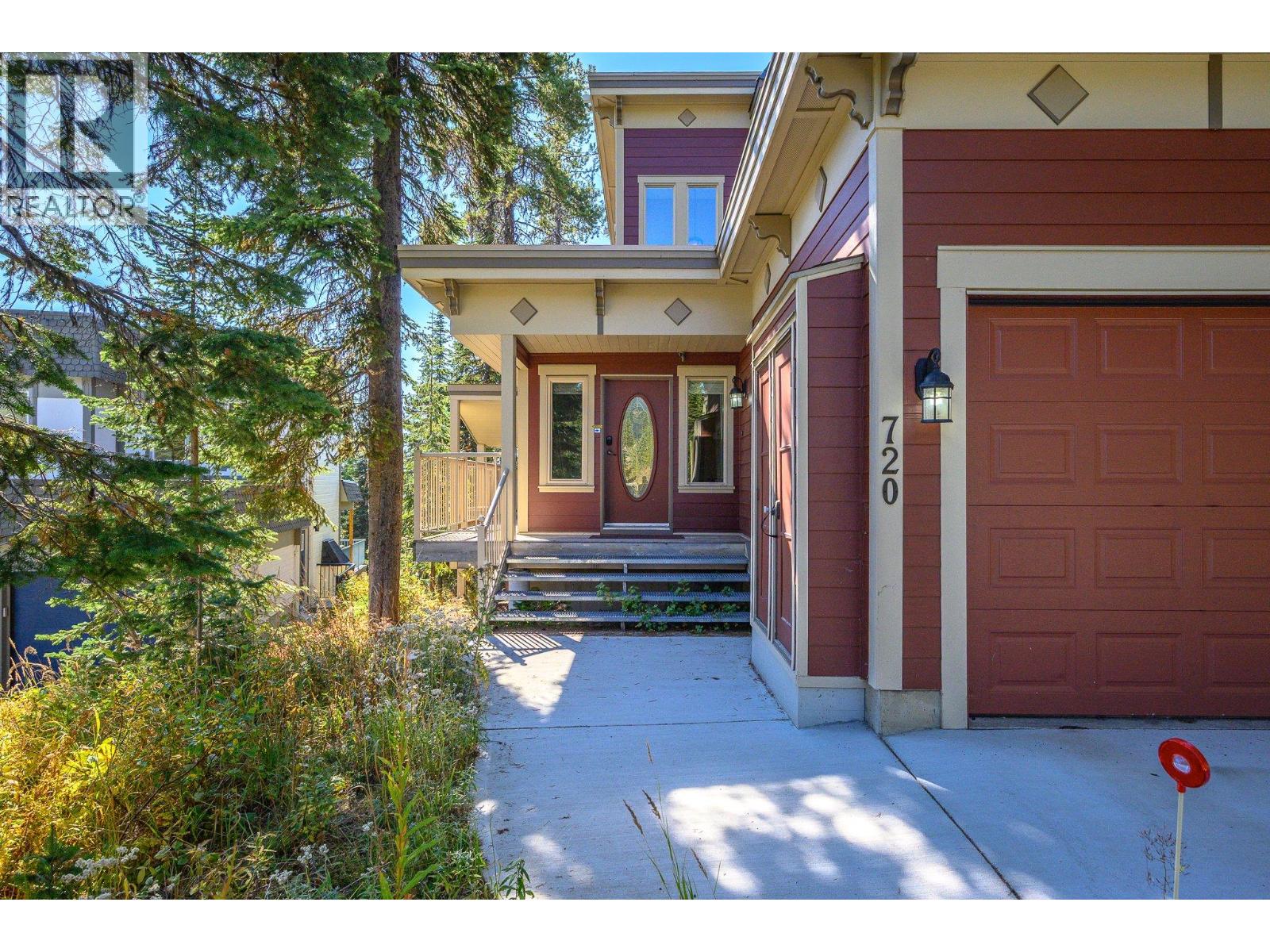 720 Monashee Court Property Photo 3