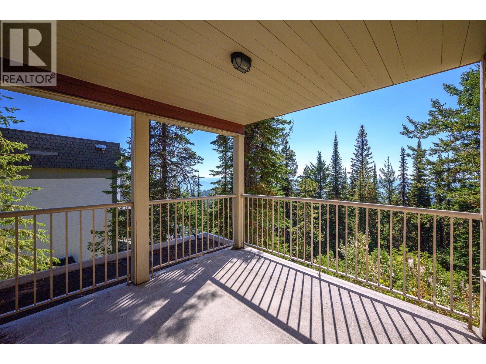 720 Monashee Court Property Photo 4