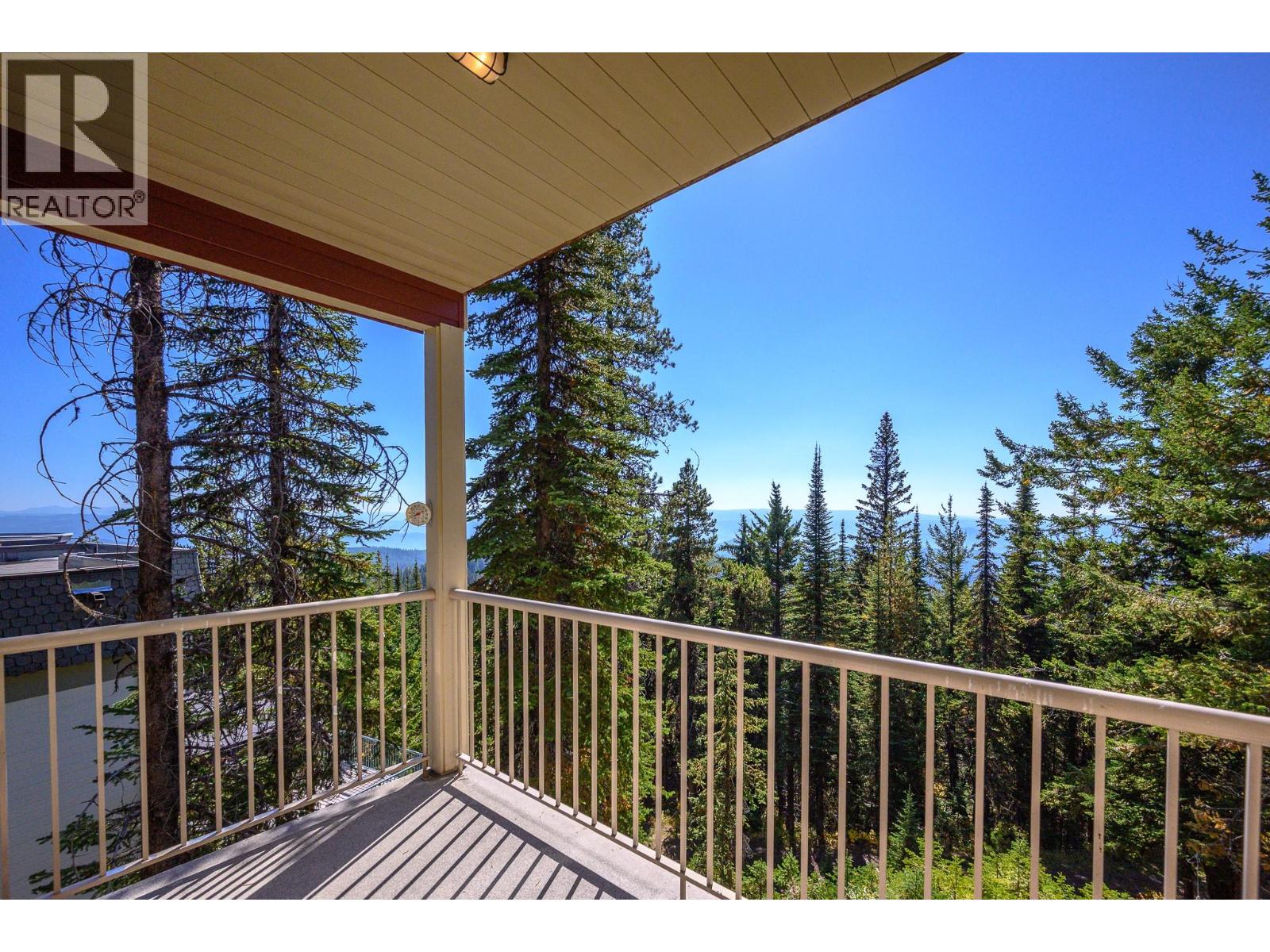 720 Monashee Court Property Photo 5