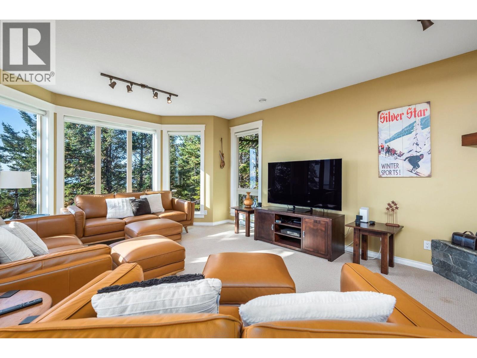 720 Monashee Court Property Photo 12