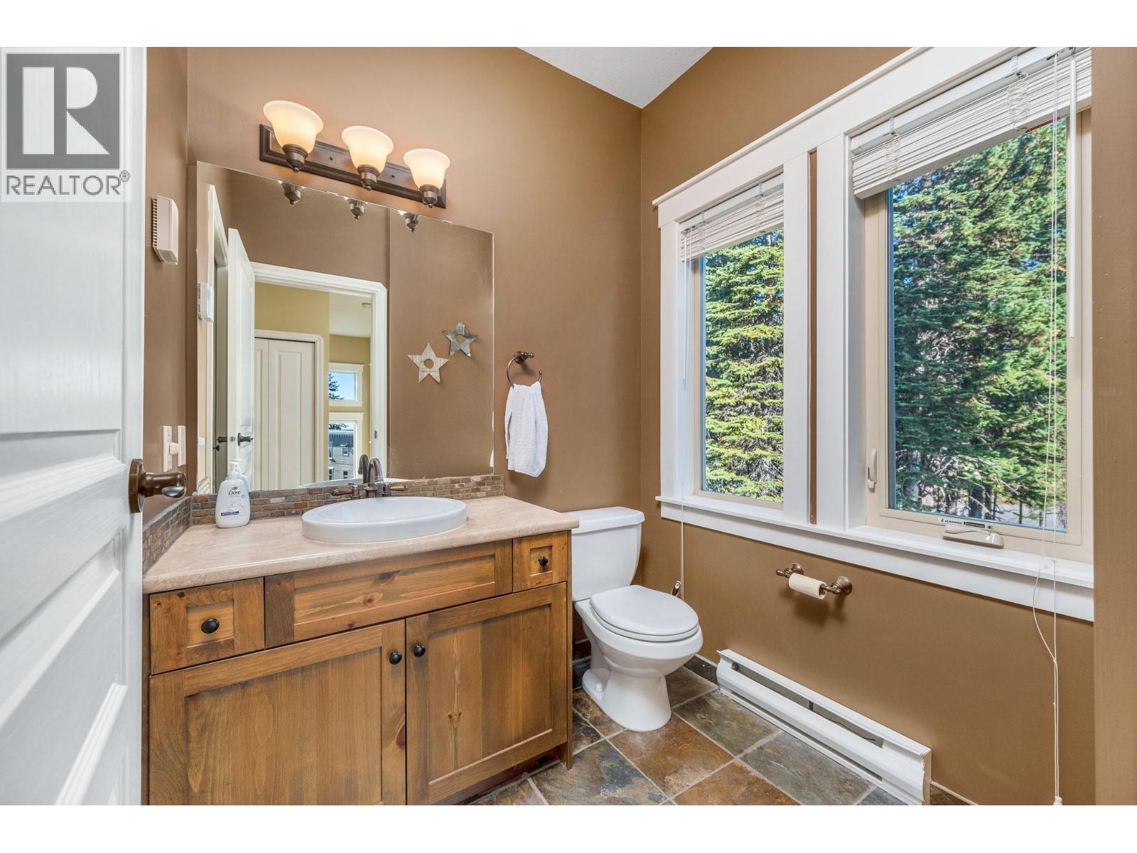 720 Monashee Court Property Photo 25