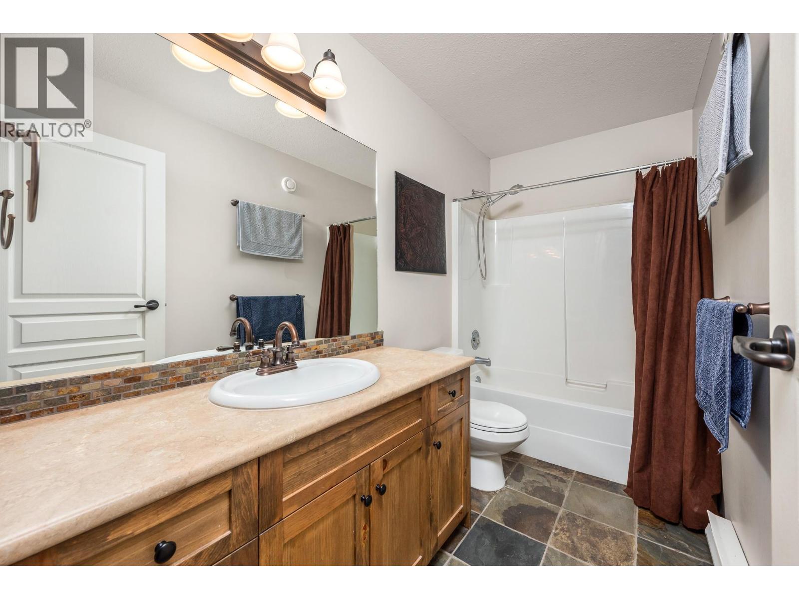 720 Monashee Court Property Photo 32
