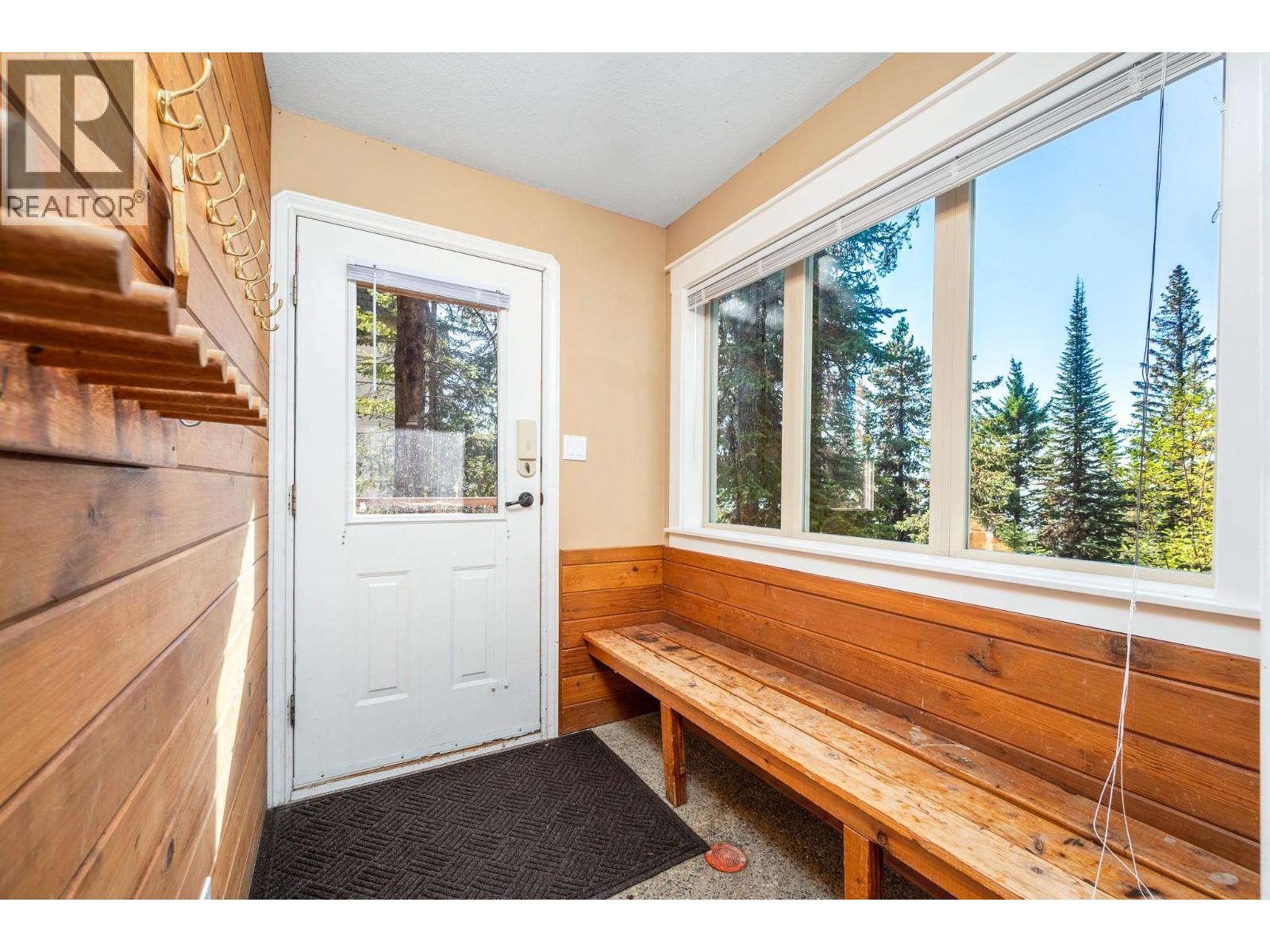 720 Monashee Court Property Photo 44