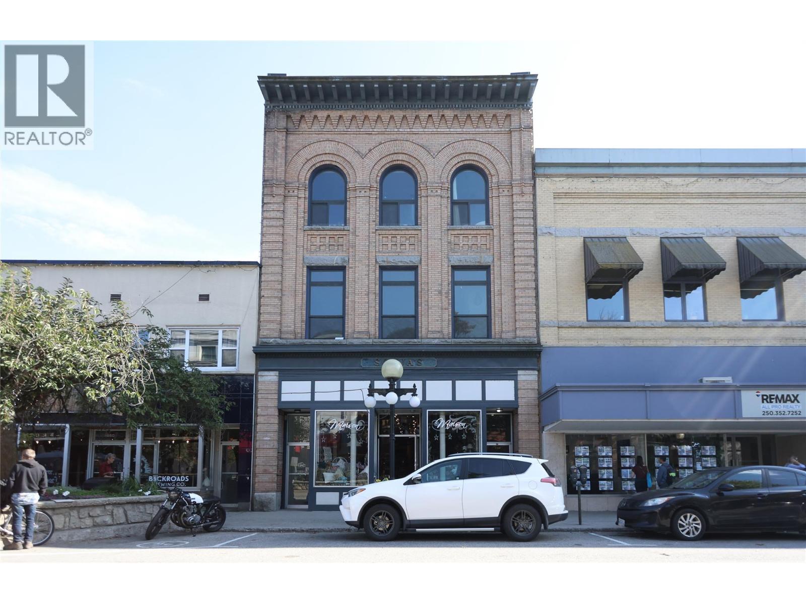 446 Baker Street Property Photo 1