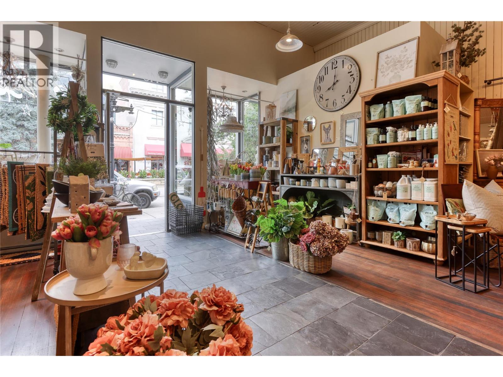 446 Baker Street Property Photo 10