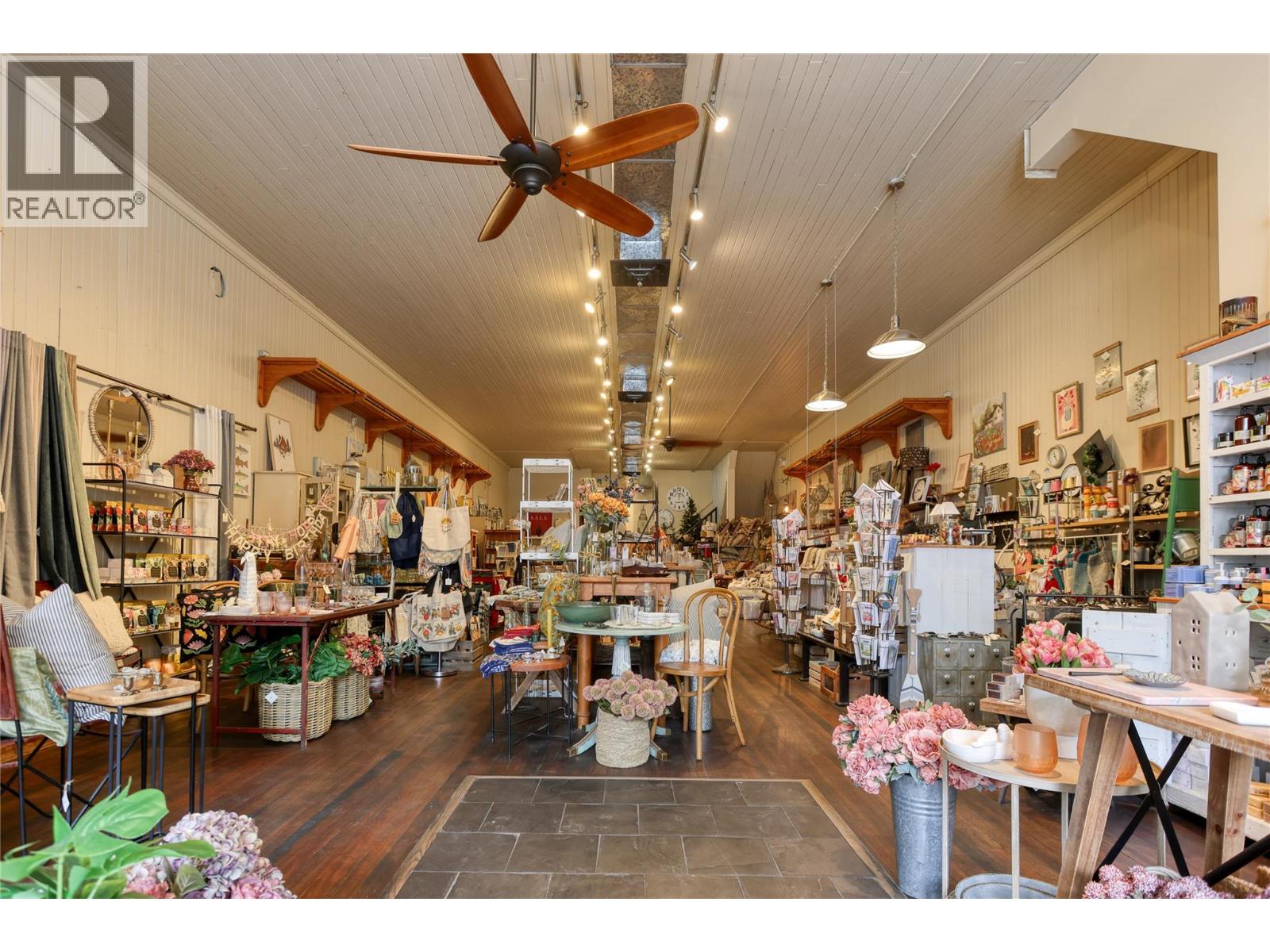 446 Baker Street Property Photo 11