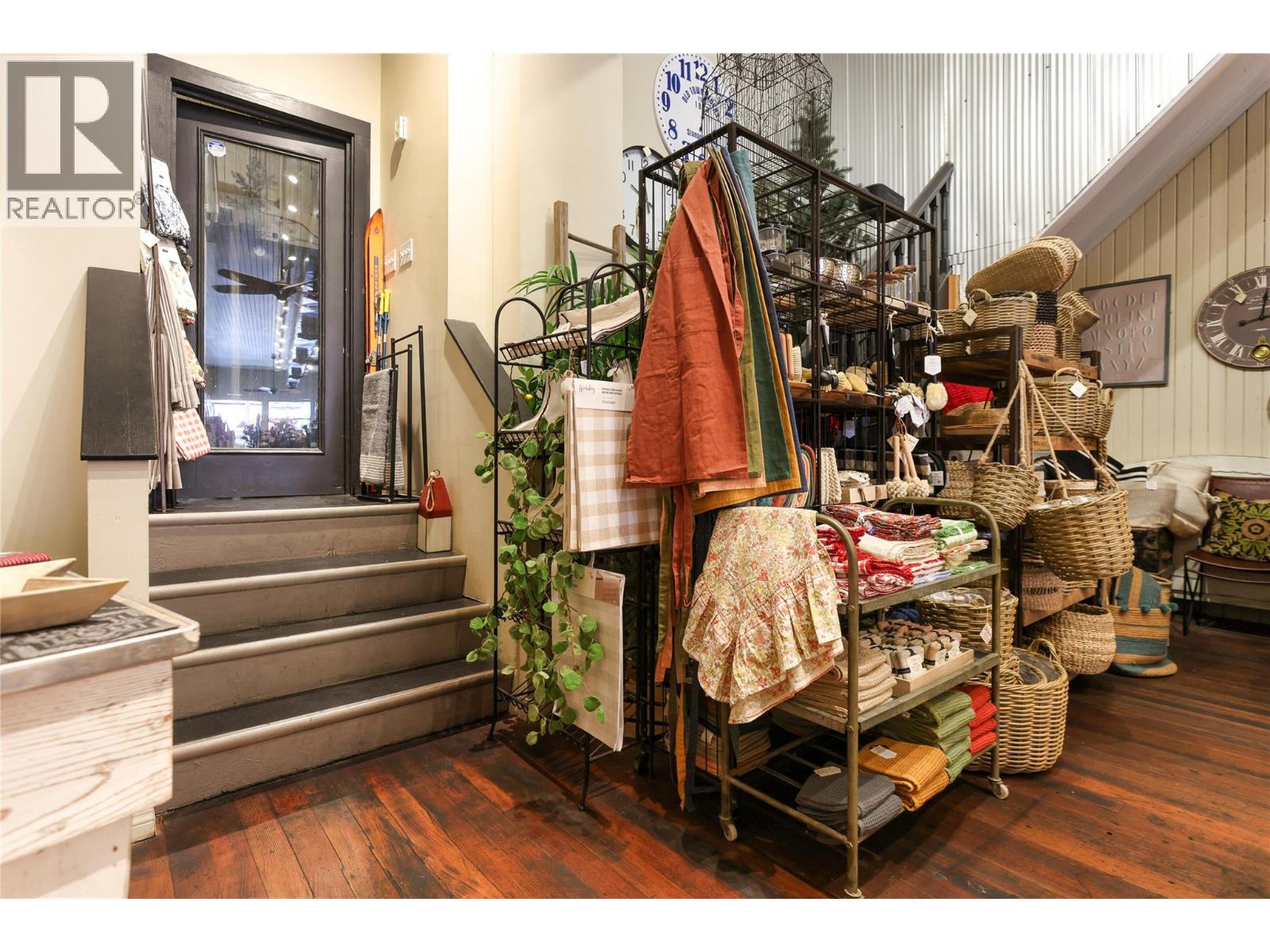 446 Baker Street Property Photo 15