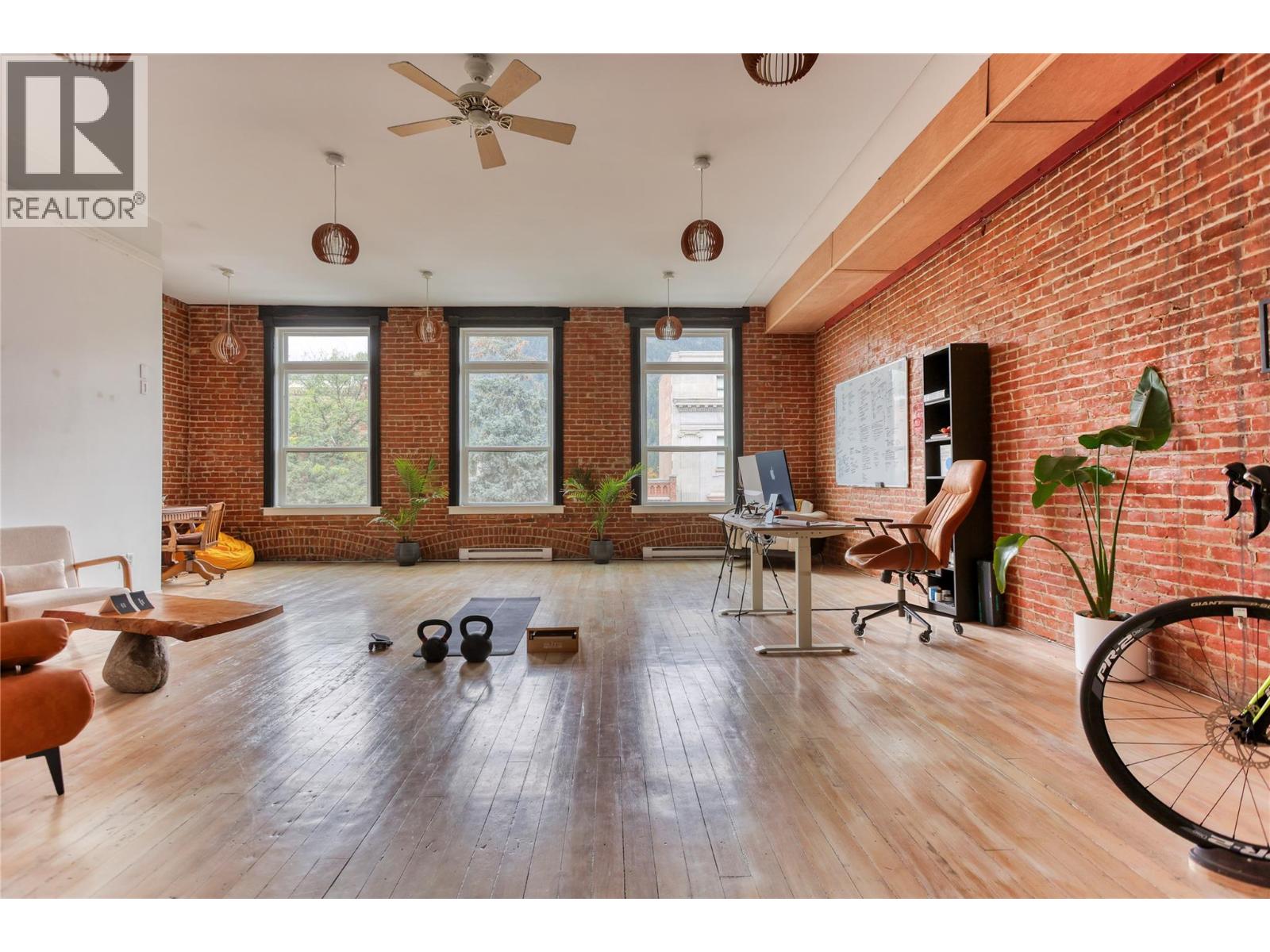 446 Baker Street Property Photo 16