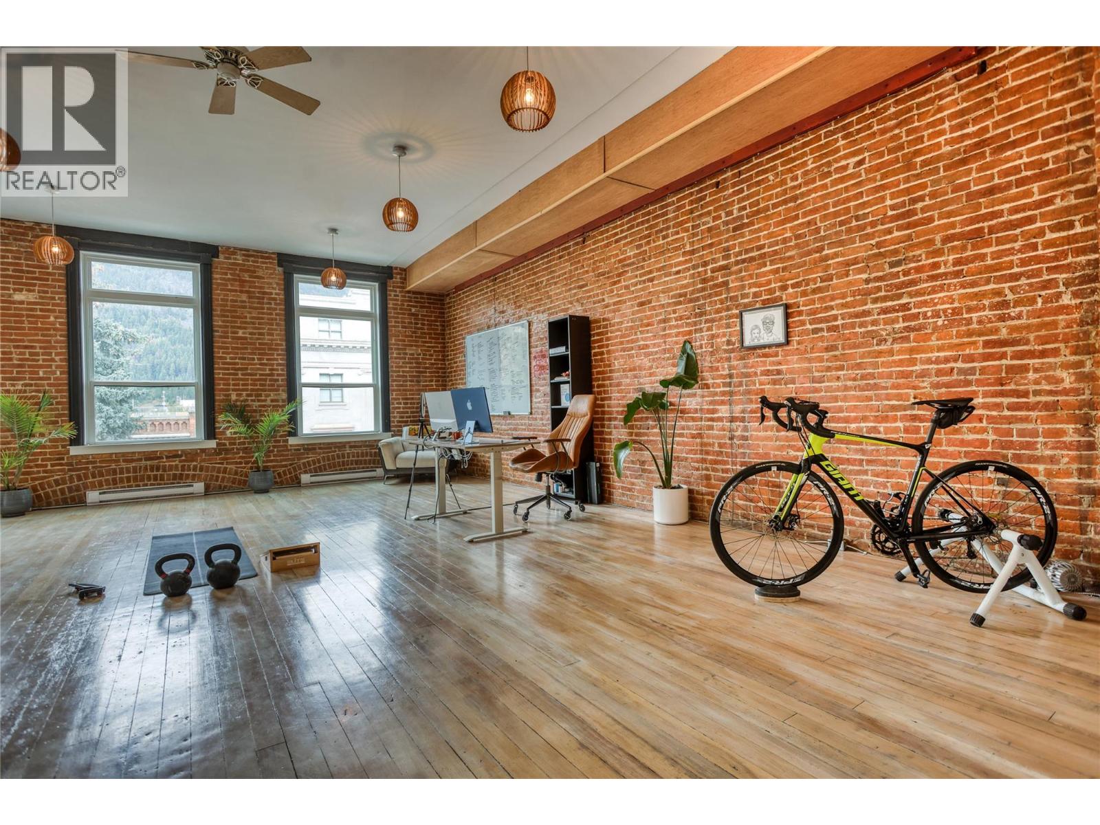 446 Baker Street Property Photo 17