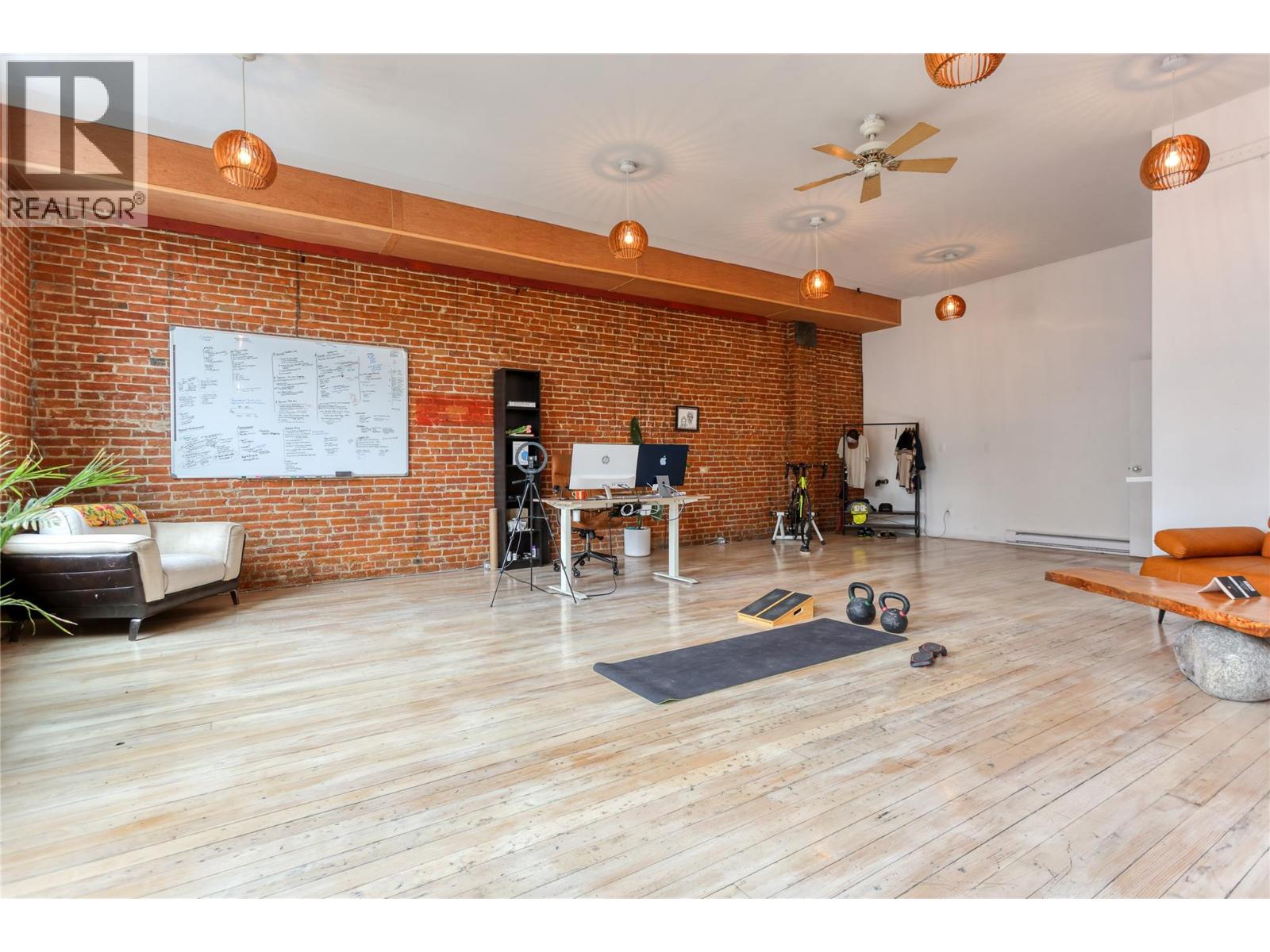 446 Baker Street Property Photo 18