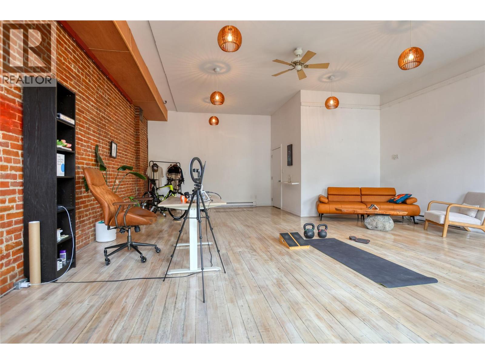 446 Baker Street Property Photo 19