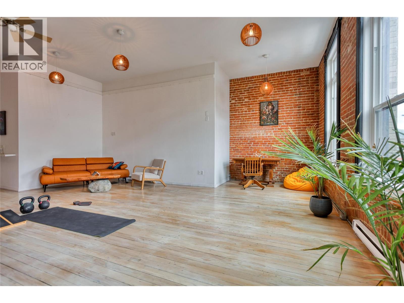 446 Baker Street Property Photo 20