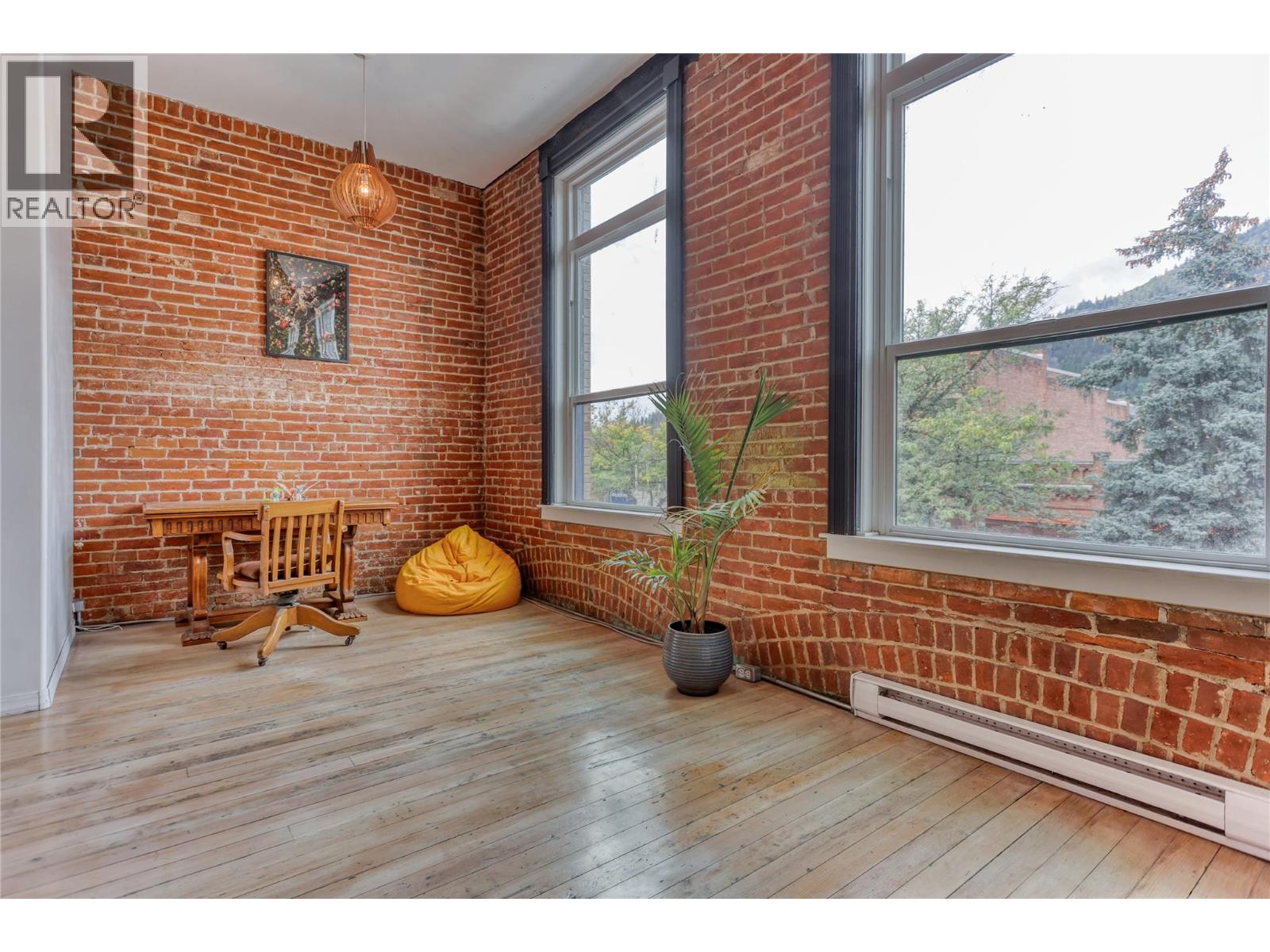 446 Baker Street Property Photo 21