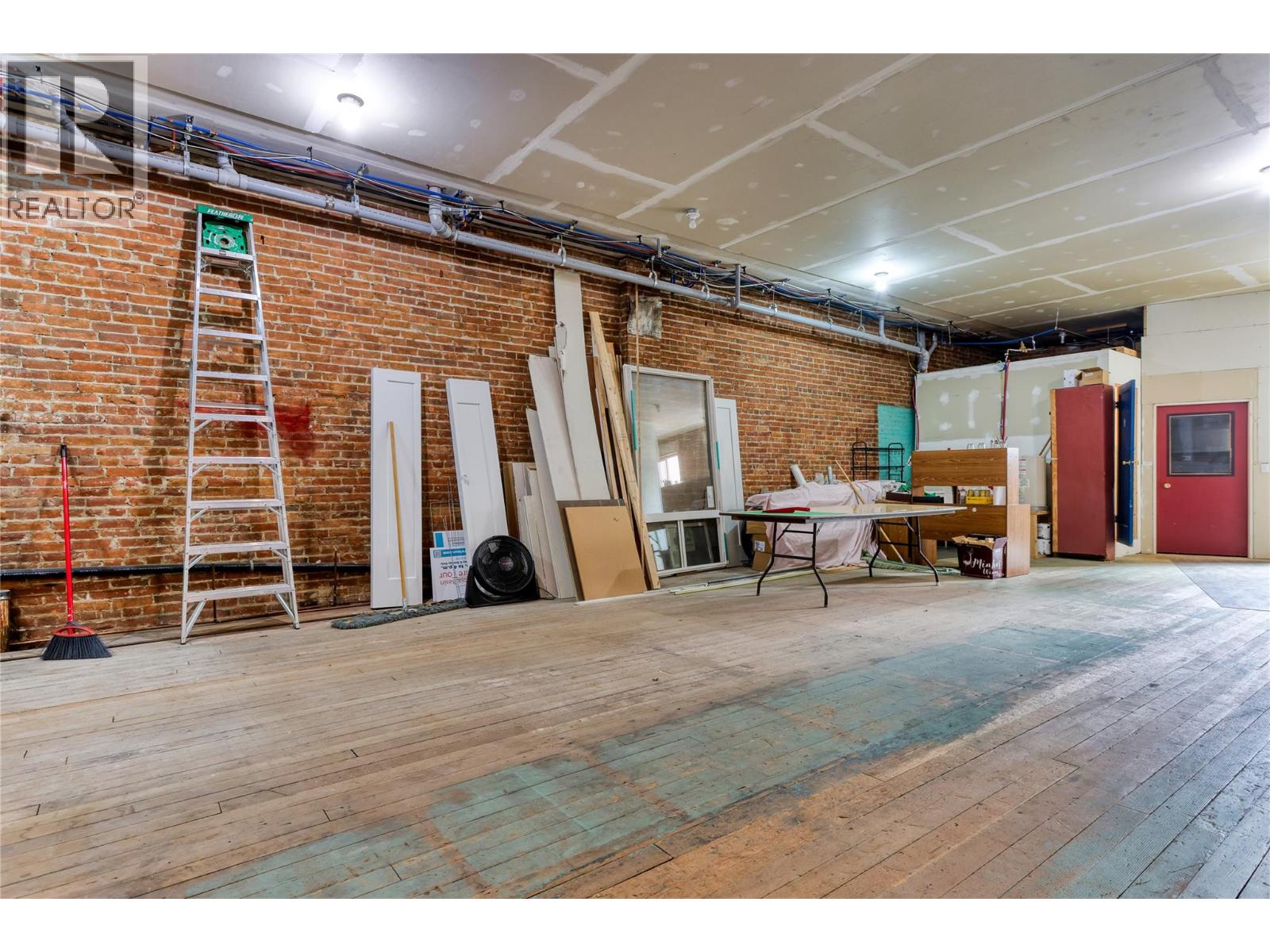 446 Baker Street Property Photo 22