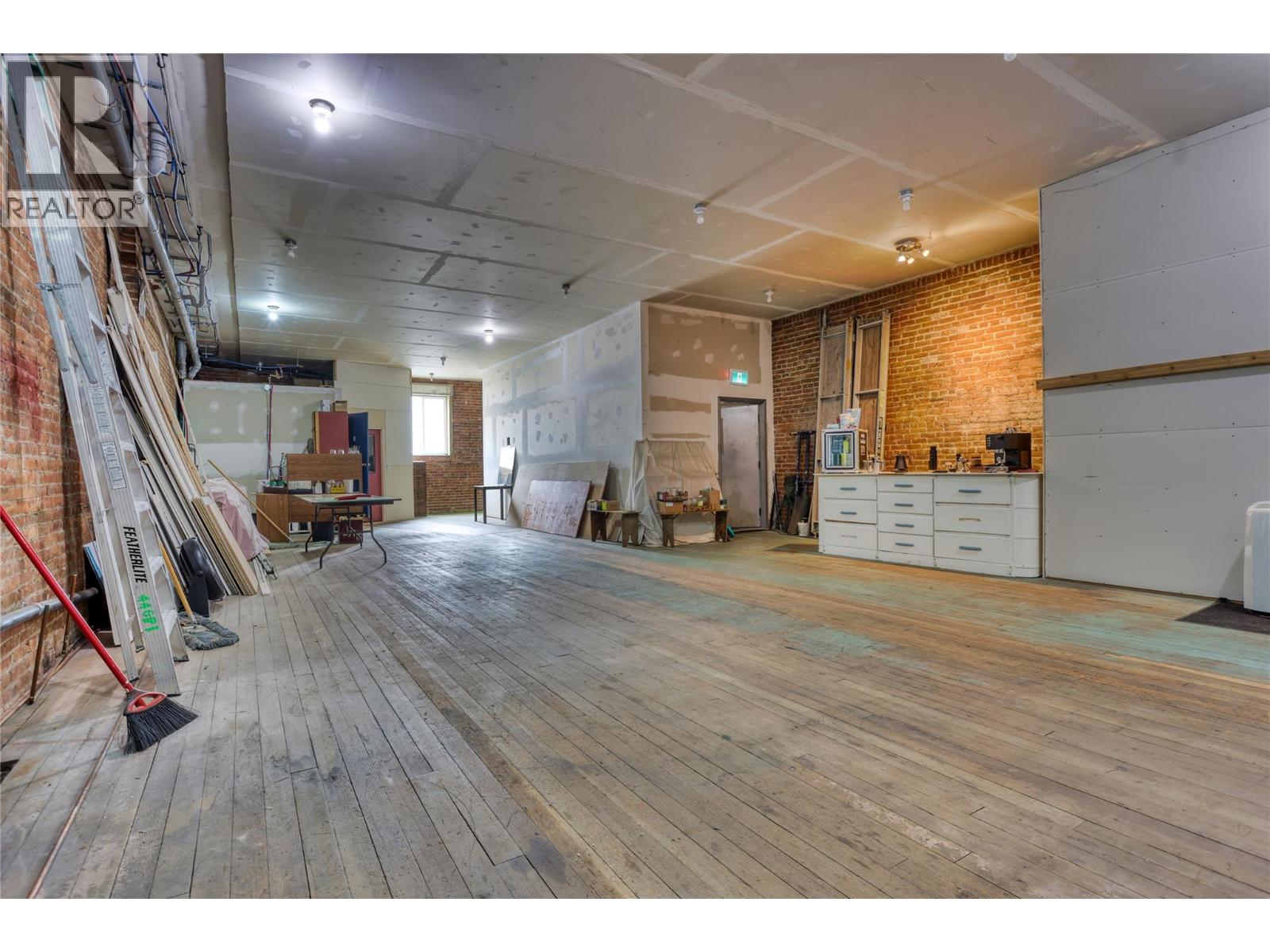 446 Baker Street Property Photo 24