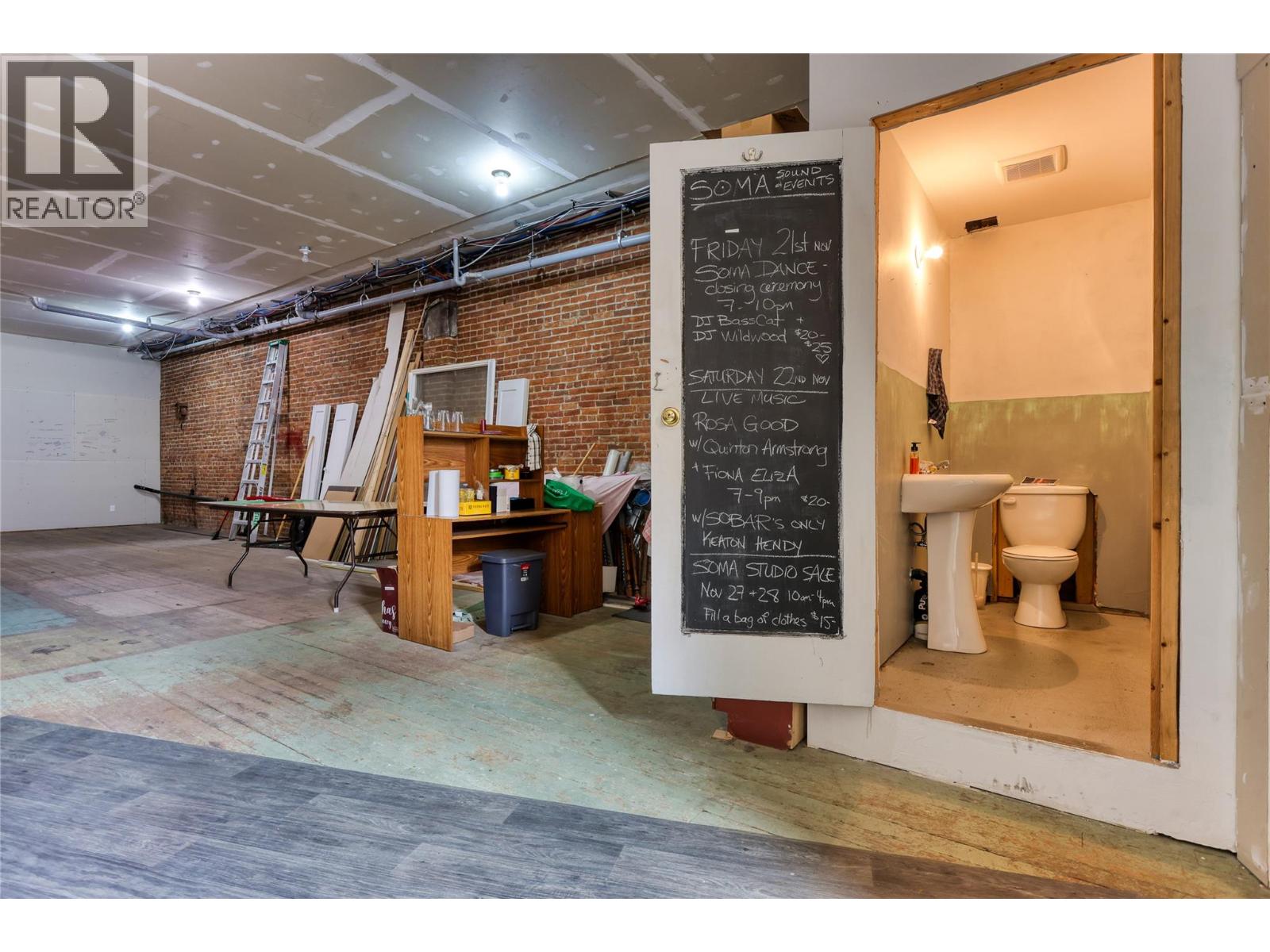 446 Baker Street Property Photo 26
