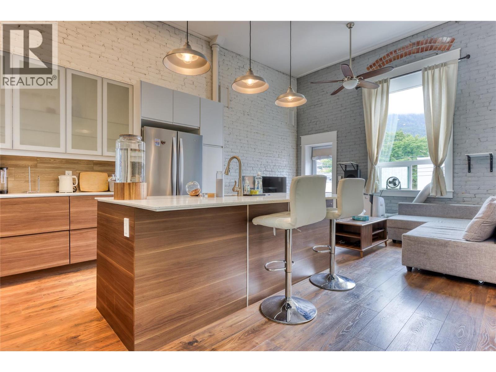 446 Baker Street Property Photo 27