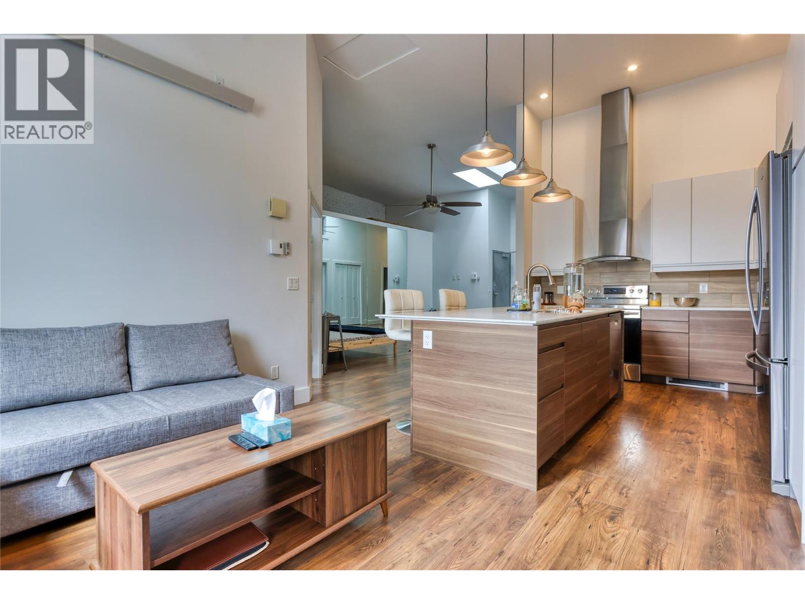 446 Baker Street Property Photo 28