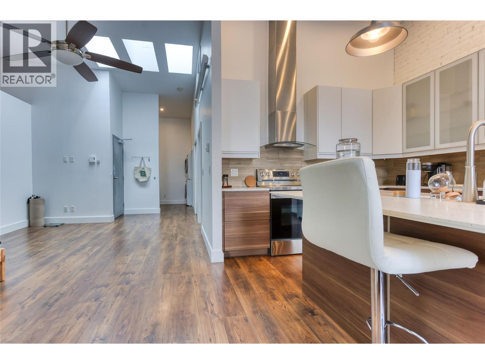 446 Baker Street Property Photo 29