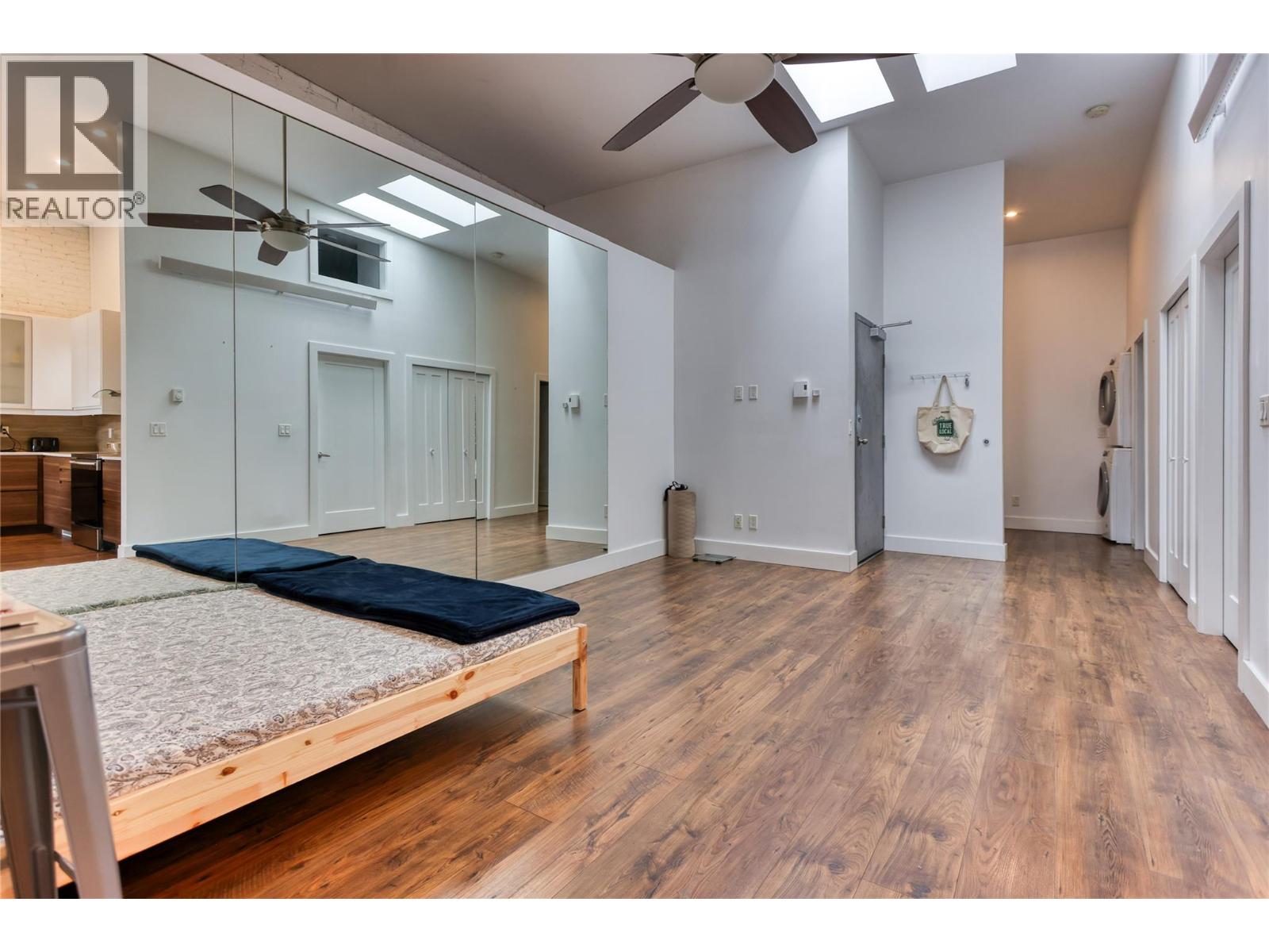 446 Baker Street Property Photo 30