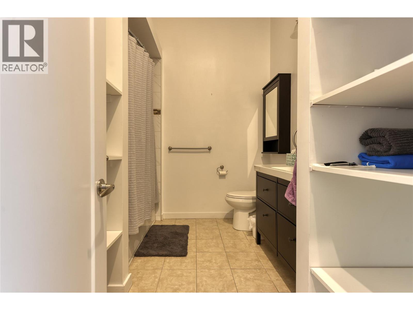 446 Baker Street Property Photo 32