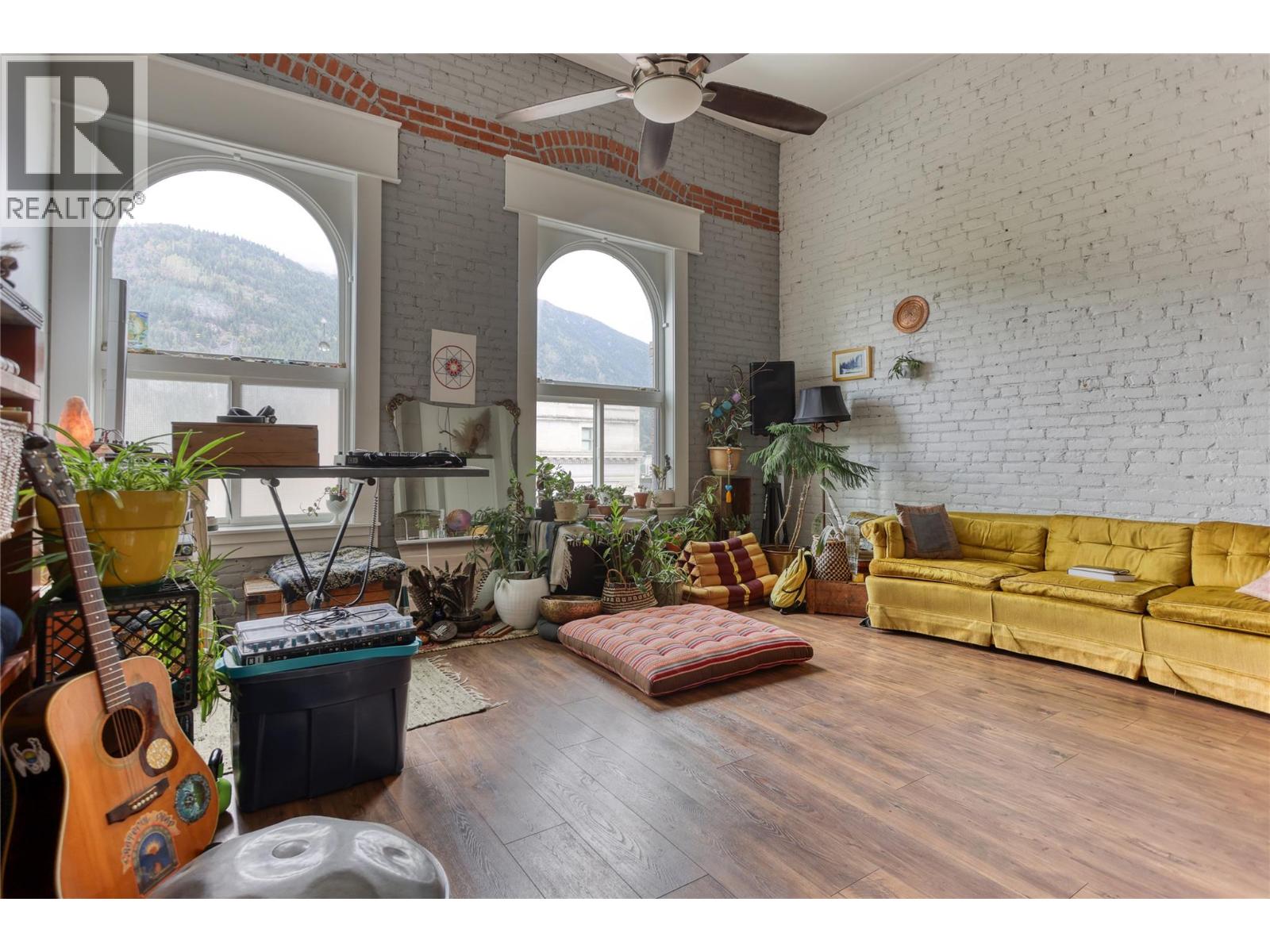 446 Baker Street Property Photo 33