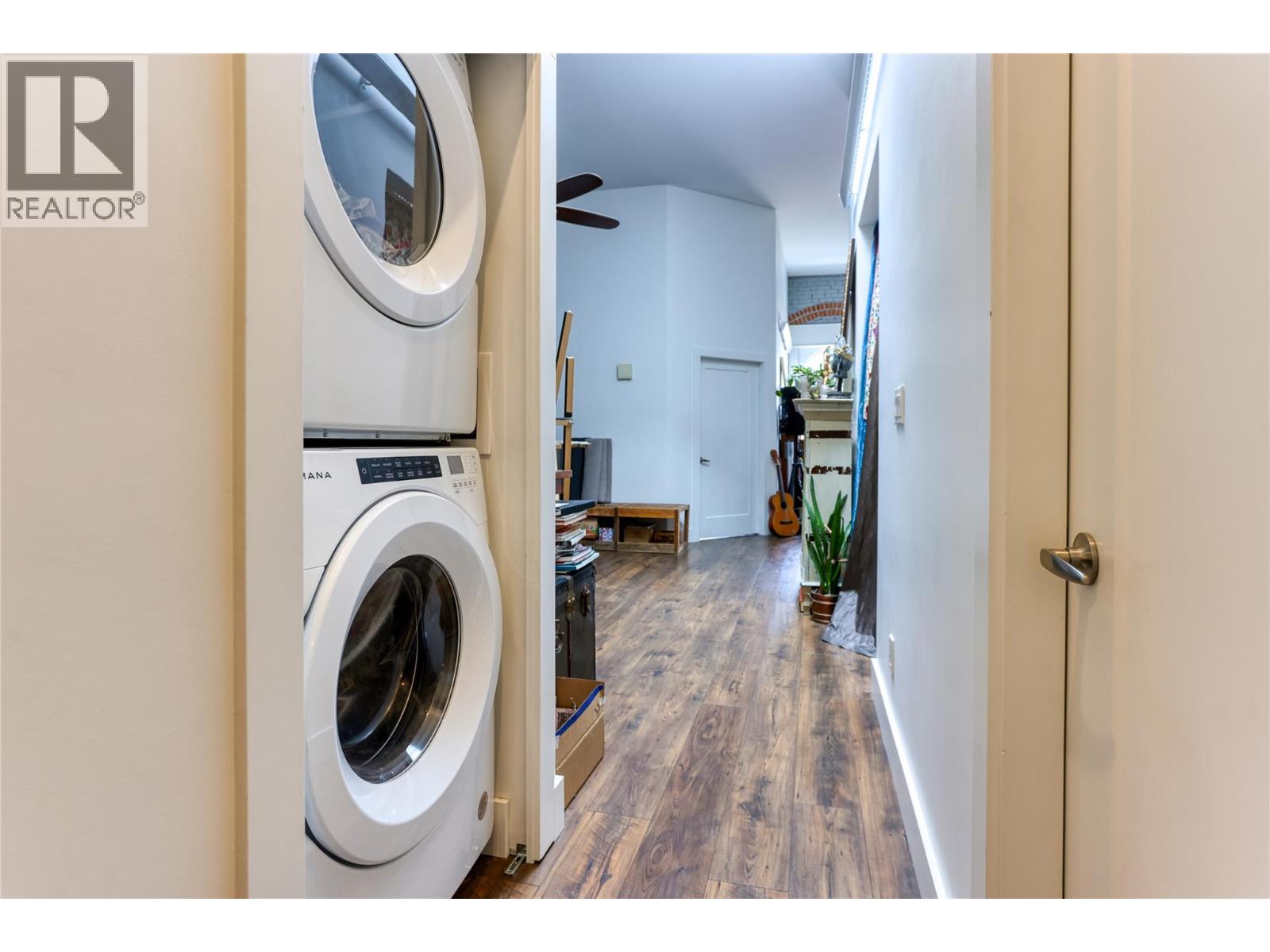446 Baker Street Property Photo 38