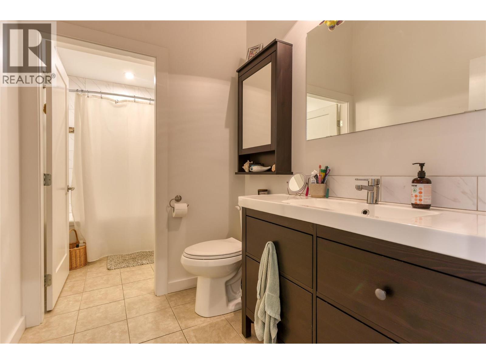 446 Baker Street Property Photo 39