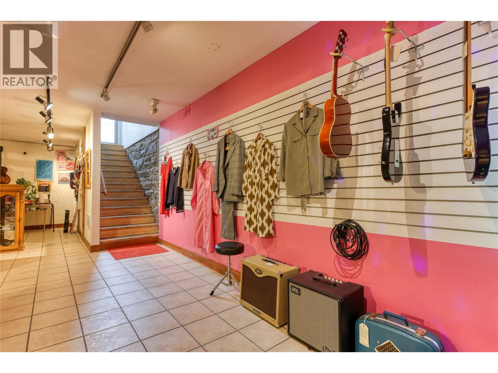 446 Baker Street Property Photo 40