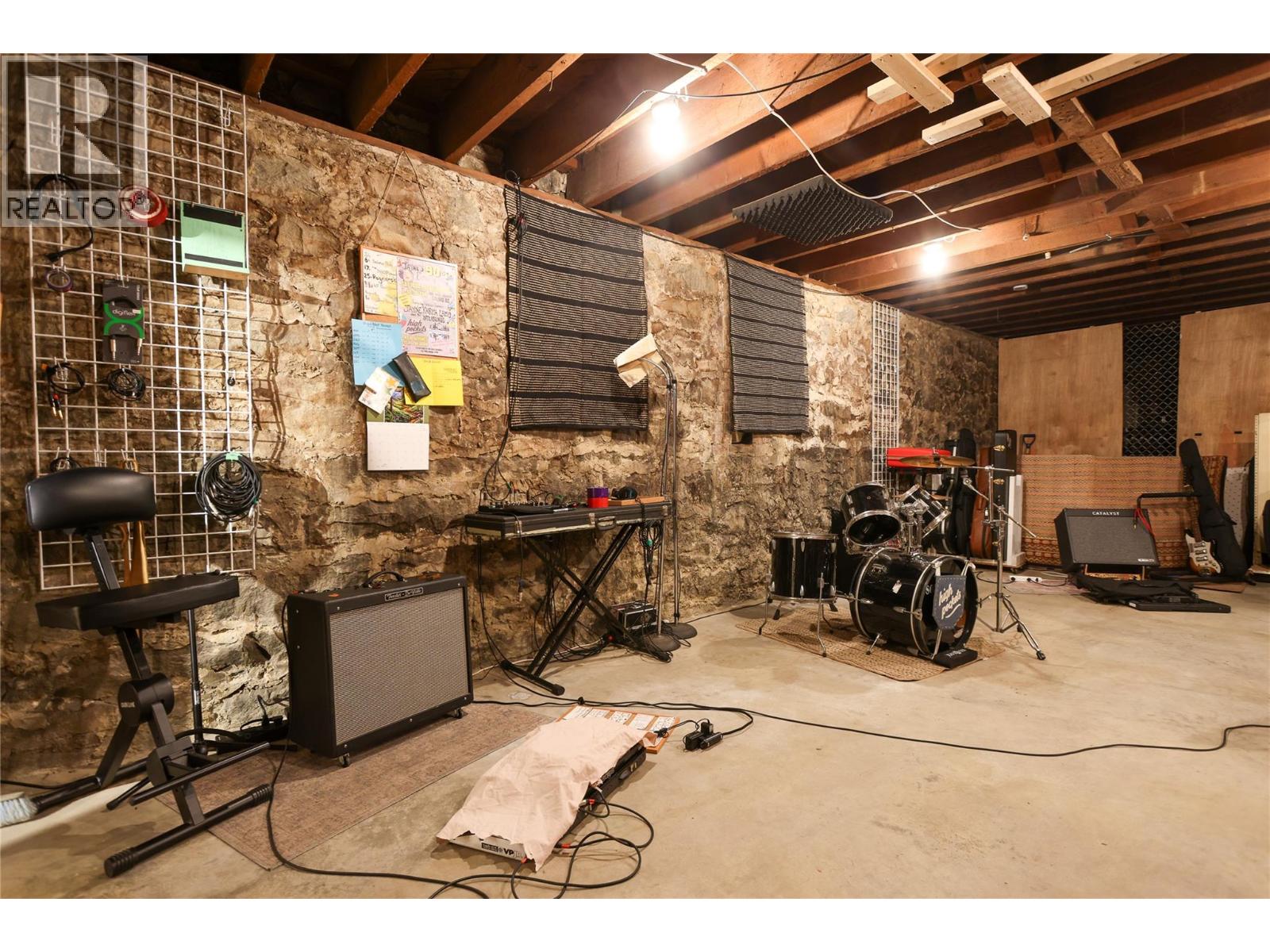 446 Baker Street Property Photo 45