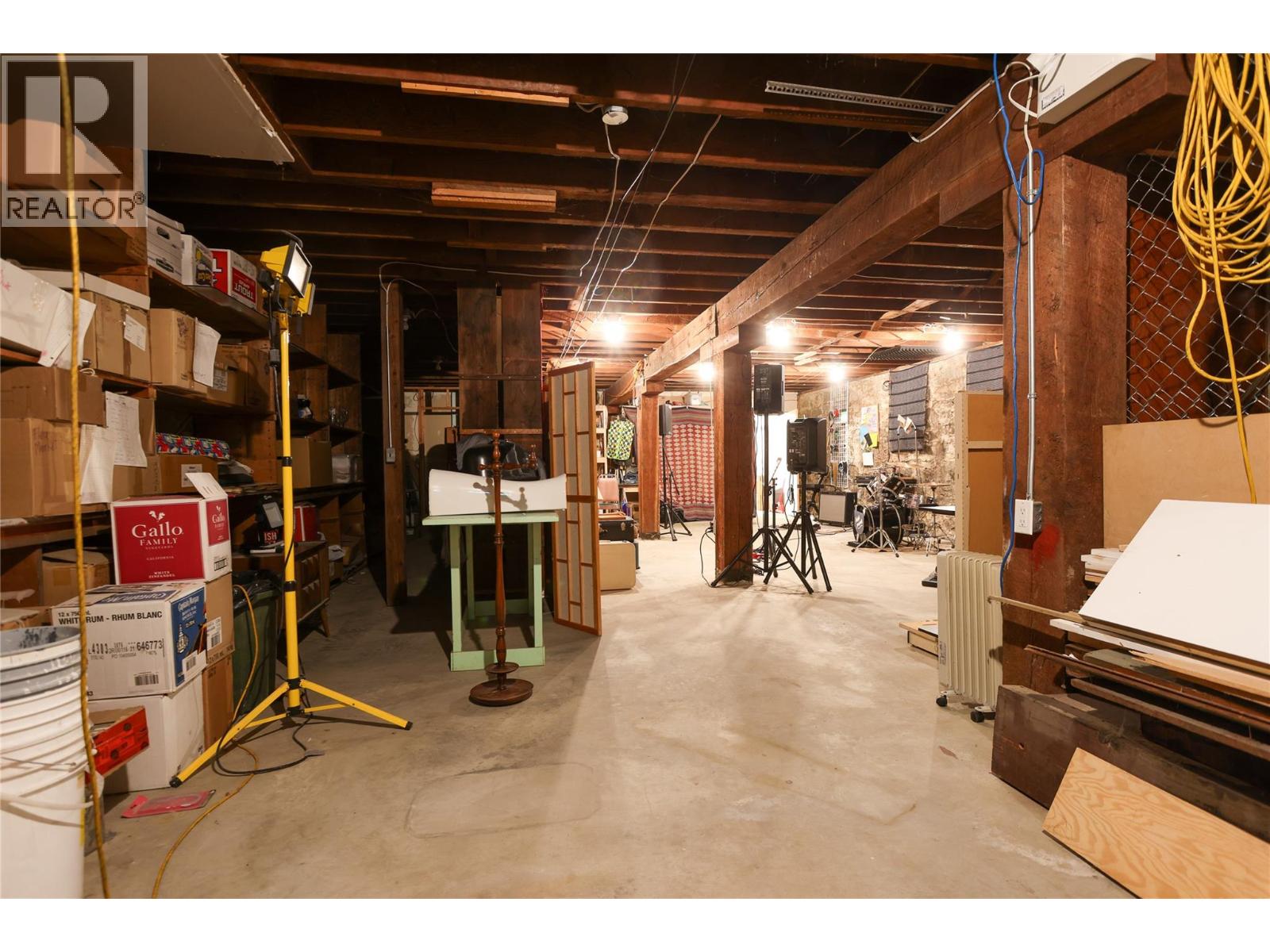 446 Baker Street Property Photo 47