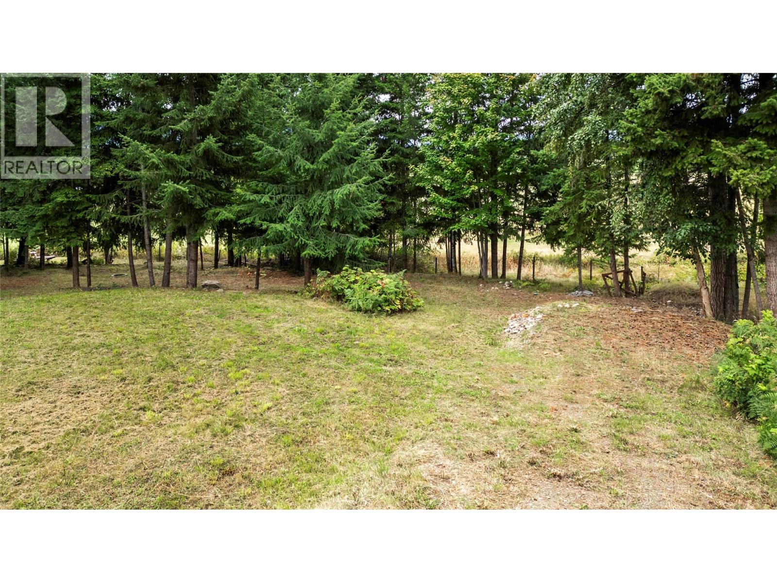 7206 Fraser Crescent Property Photo 2