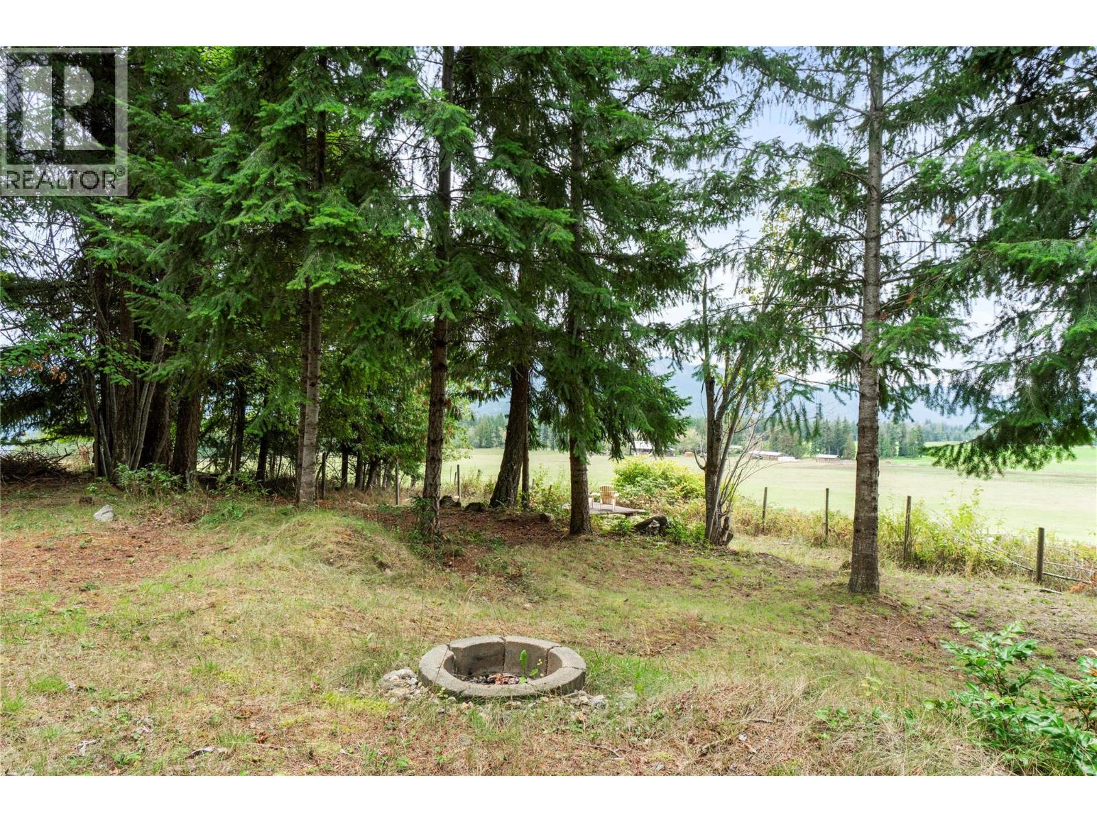 7206 Fraser Crescent Property Photo 5