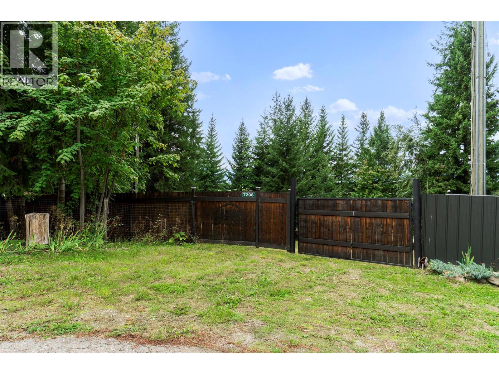 7206 Fraser Crescent Property Photo 6